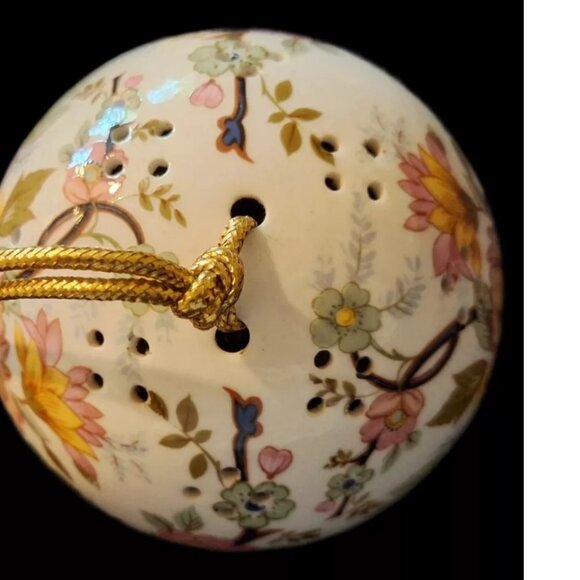 Vintage Pink Floral Royal Windsor Bone China Pomander Potpourri Excellent - Picture 4 of 6